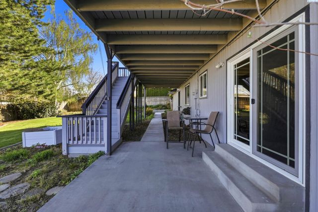 322 E 36th Place, Kennewick, WA 99337