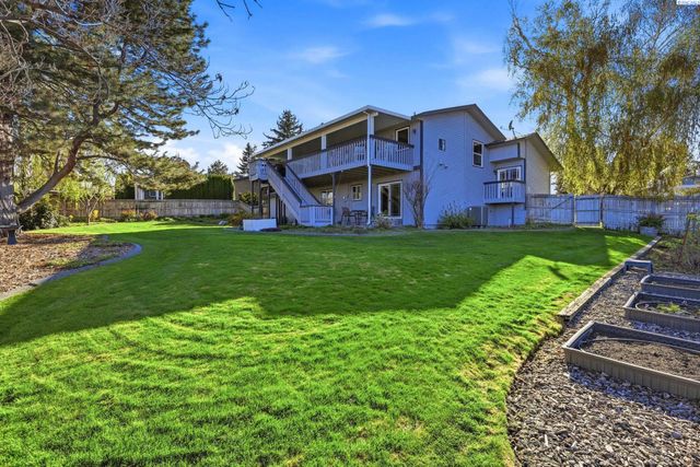 322 E 36th Place, Kennewick, WA 99337