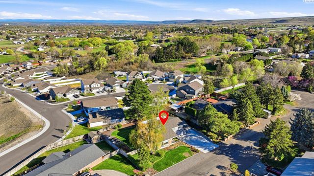 322 E 36th Place, Kennewick, WA 99337