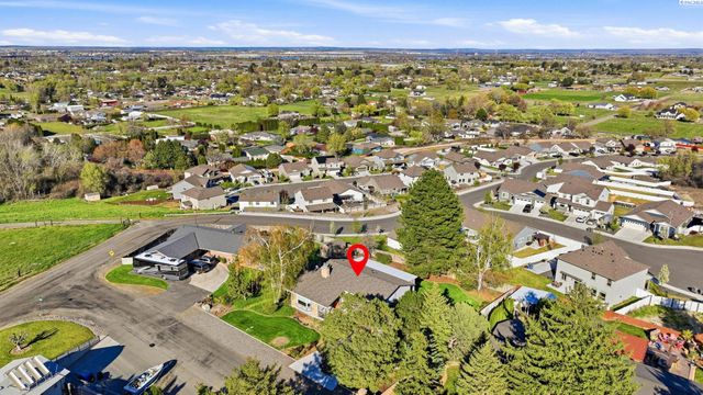 322 E 36th Place, Kennewick, WA 99337