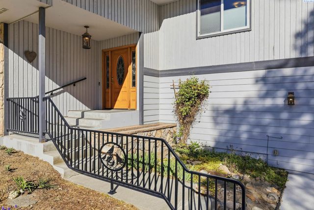 322 E 36th Place, Kennewick, WA 99337