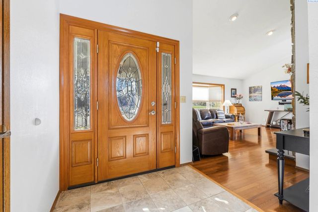 322 E 36th Place, Kennewick, WA 99337