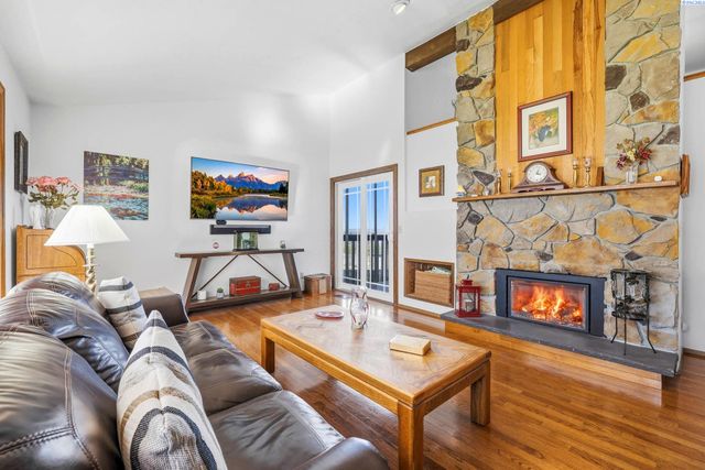 322 E 36th Place, Kennewick, WA 99337