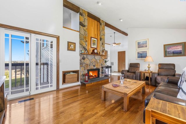 322 E 36th Place, Kennewick, WA 99337