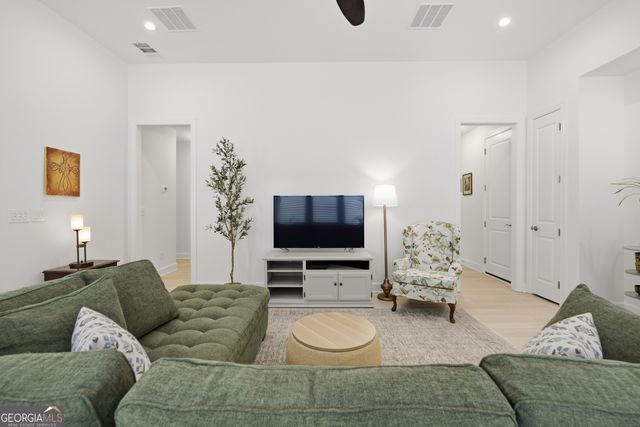 226 Geneva Way, Hoschton, GA 30548