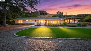 9338 Crow Canyon Rd, Castro Valley, CA 94552