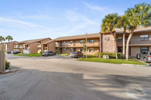 10003 Winding Lake Road 203, Sunrise, FL 33351