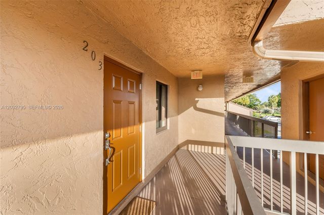 10003 Winding Lake Road 203, Sunrise, FL 33351