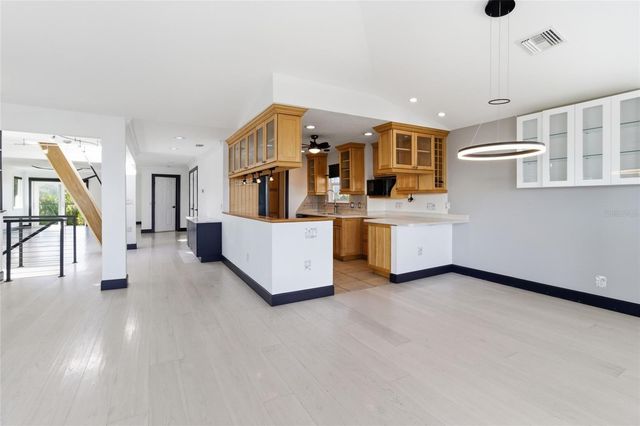 2502 AVENUE B, Bradenton Beach, FL 34217