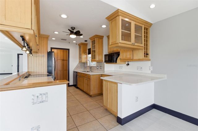 2502 AVENUE B, Bradenton Beach, FL 34217