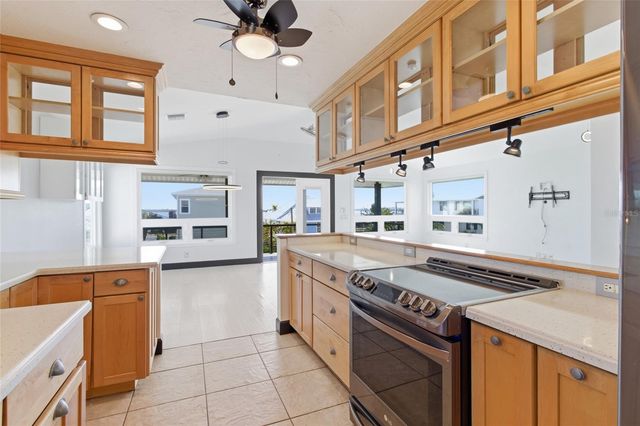 2502 AVENUE B, Bradenton Beach, FL 34217