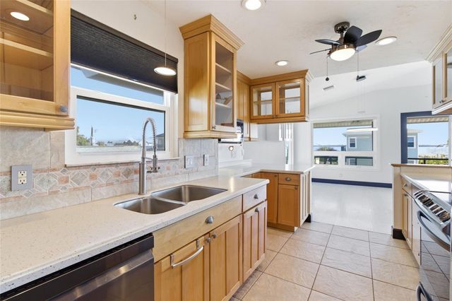 2502 AVENUE B, Bradenton Beach, FL 34217