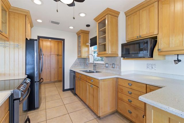 2502 AVENUE B, Bradenton Beach, FL 34217