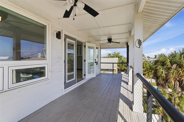 2502 AVENUE B, Bradenton Beach, FL 34217