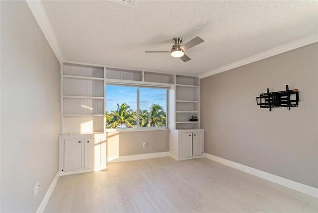 2502 AVENUE B, Bradenton Beach, FL 34217