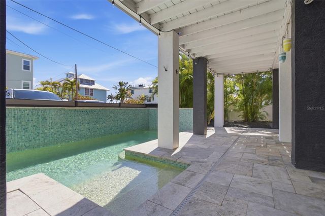 2502 AVENUE B, Bradenton Beach, FL 34217