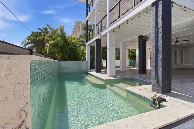 2502 AVENUE B, Bradenton Beach, FL 34217