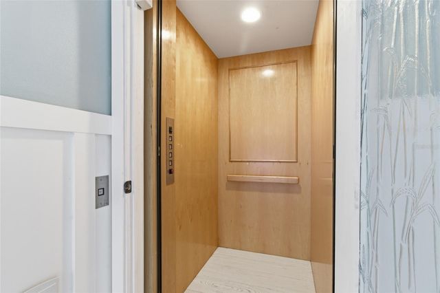 2502 AVENUE B, Bradenton Beach, FL 34217