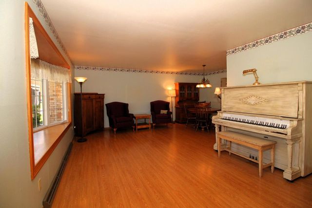 1721 Sylvan WAY, West Bend, WI 53095
