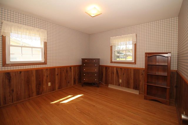 1721 Sylvan WAY, West Bend, WI 53095