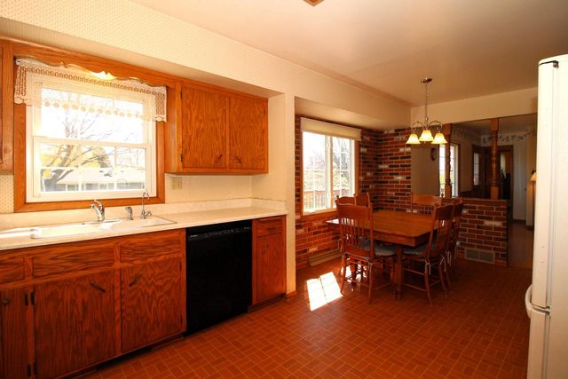 1721 Sylvan WAY, West Bend, WI 53095