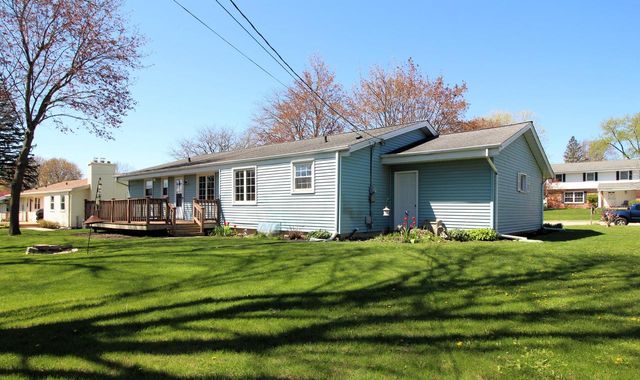 1721 Sylvan WAY, West Bend, WI 53095