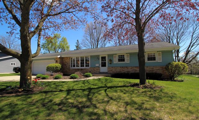 1721 Sylvan WAY, West Bend, WI 53095