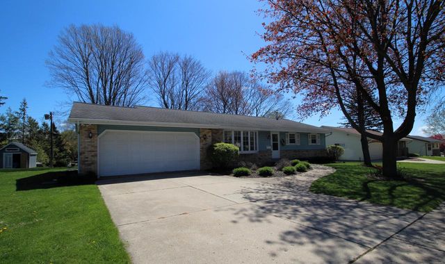 1721 Sylvan WAY, West Bend, WI 53095