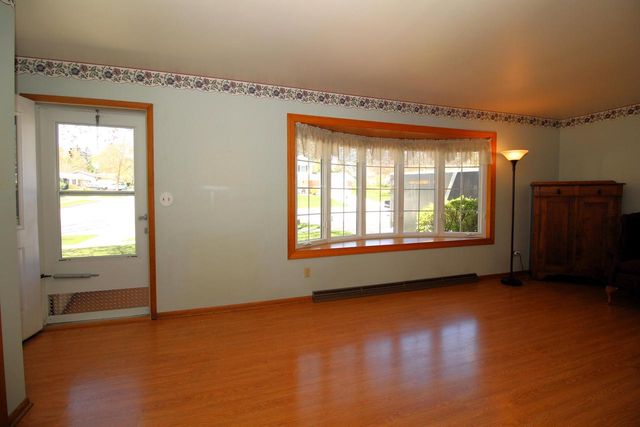 1721 Sylvan WAY, West Bend, WI 53095