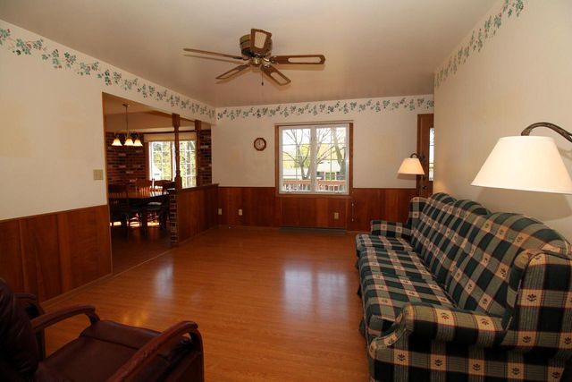 1721 Sylvan WAY, West Bend, WI 53095