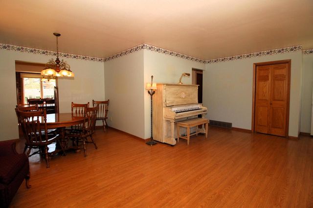 1721 Sylvan WAY, West Bend, WI 53095