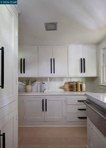 300 Camille Ave, Alamo, CA 94507