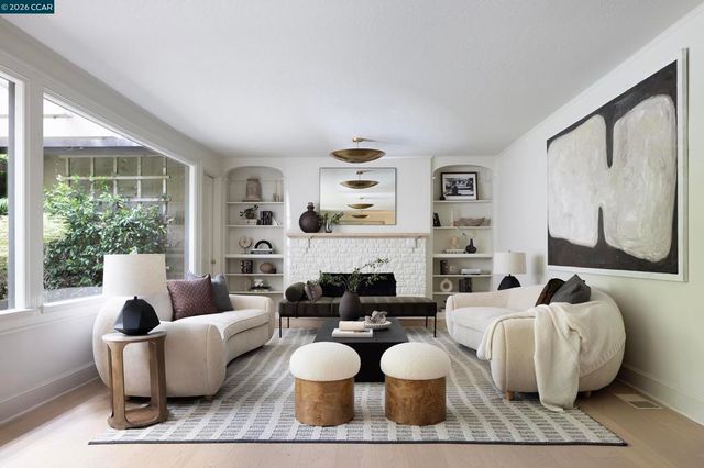 300 Camille Ave, Alamo, CA 94507