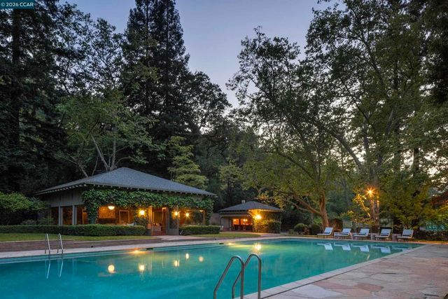 300 Camille Ave, Alamo, CA 94507