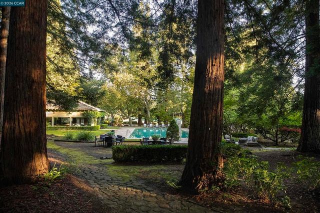 300 Camille Ave, Alamo, CA 94507