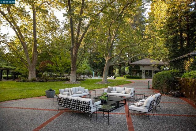 300 Camille Ave, Alamo, CA 94507