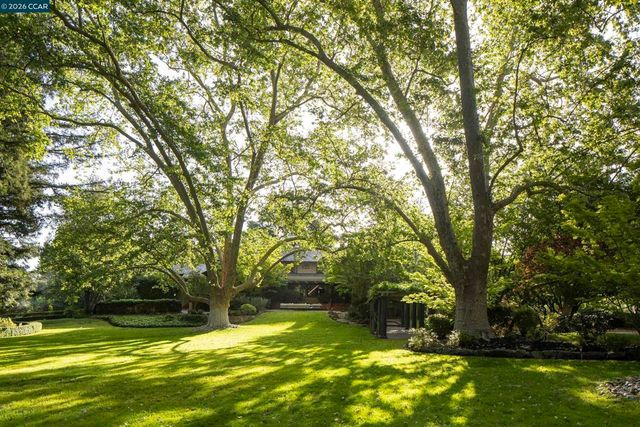 300 Camille Ave, Alamo, CA 94507