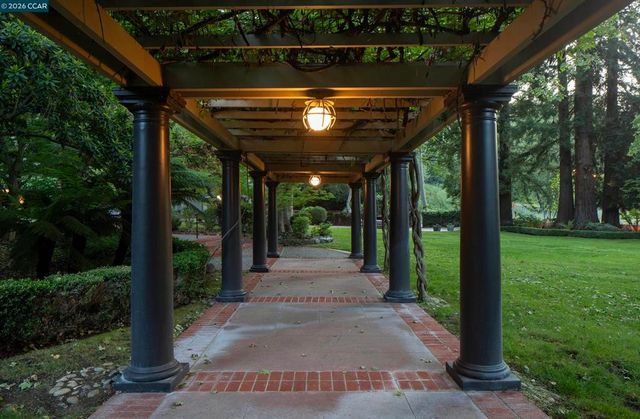 300 Camille Ave, Alamo, CA 94507