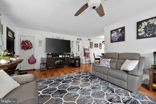 9 CHARLES AVE, Blackwood, NJ 08012
