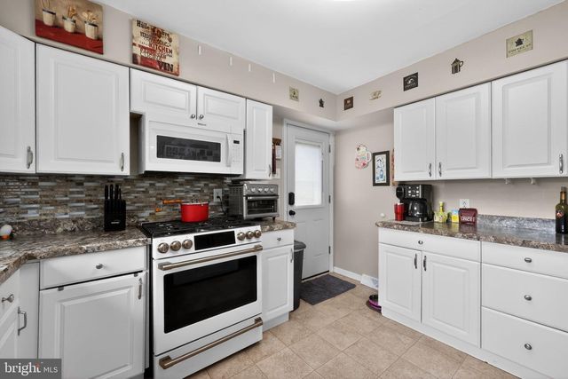 9 CHARLES AVE, Blackwood, NJ 08012
