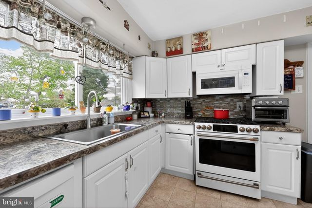 9 CHARLES AVE, Blackwood, NJ 08012