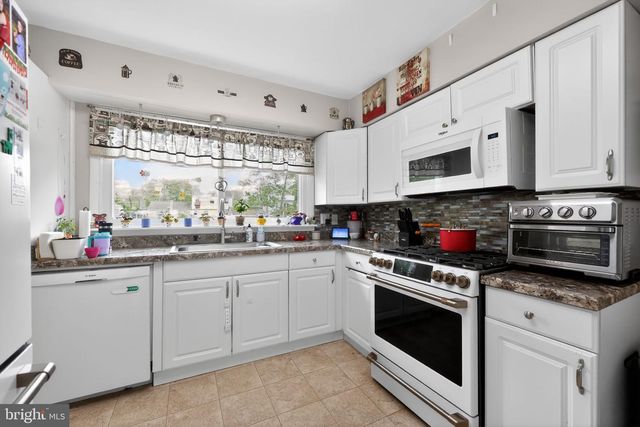 9 CHARLES AVE, Blackwood, NJ 08012