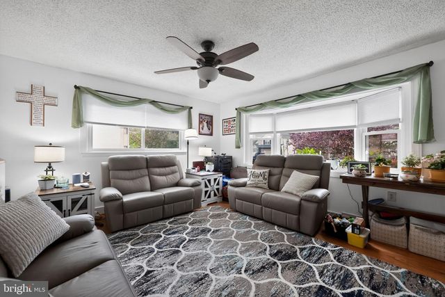 9 CHARLES AVE, Blackwood, NJ 08012