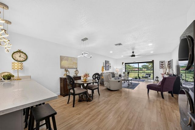 8425 Casa Del Lago H, Boca Raton, FL 33433