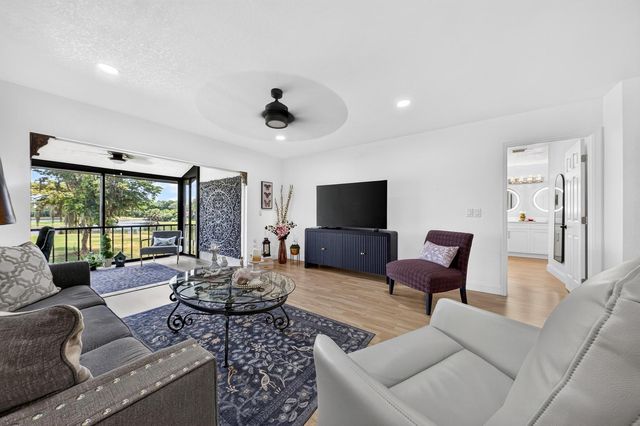 8425 Casa Del Lago H, Boca Raton, FL 33433