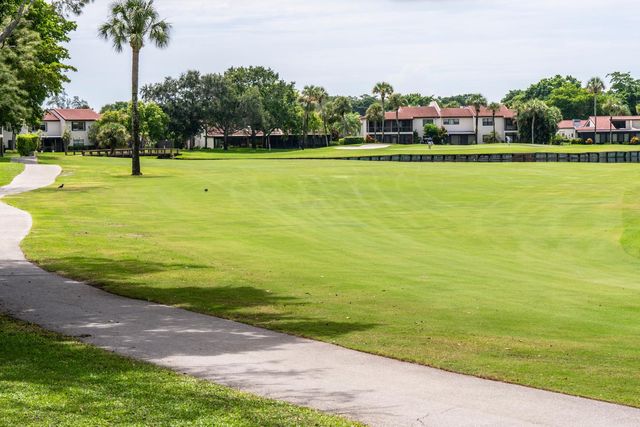 8425 Casa Del Lago H, Boca Raton, FL 33433