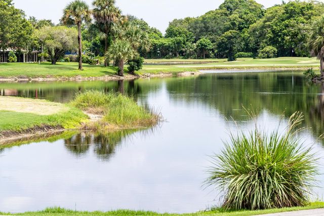 8425 Casa Del Lago H, Boca Raton, FL 33433