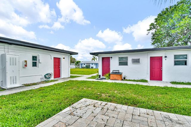 1725 NE 148TH Street 5, Miami, FL 33181