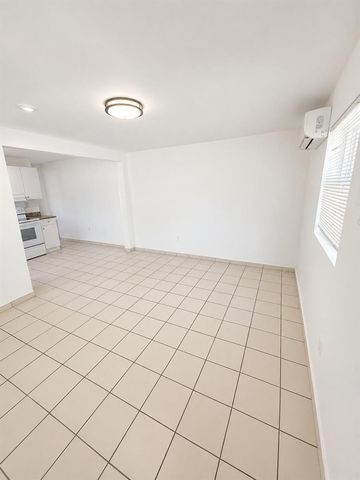 1725 NE 148TH Street 5, Miami, FL 33181
