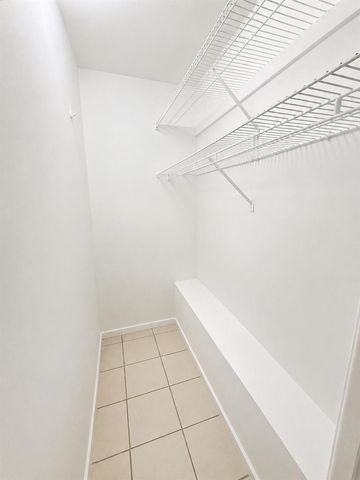 1725 NE 148TH Street 5, Miami, FL 33181